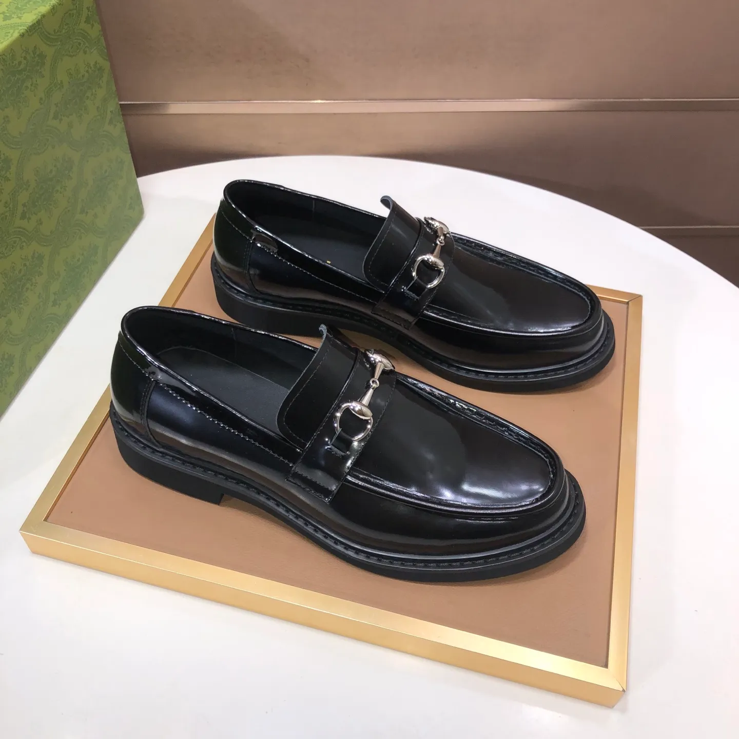 Ex-factory price 540💰The top Italian luxury men’s shoe giant (GUCCI) (Gucci) (full cowhide lining) is now available🍃Original European style🔰 Pleasant to the eye😍In order to make the shoes more durable and non-deformable🌀The production continues to follow traditional methods but there is still no lack of innovation💪Select original sheepskin for the leather♻️ Smooth, natural and exceptionally bright⭐Made of imported cowhide The rich man’s first choice 38-45 (45 customized)